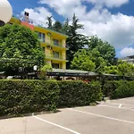 Jambo Hotell 3*